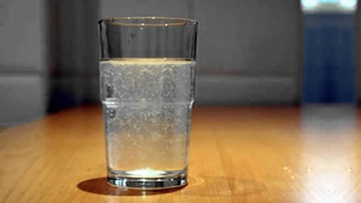 Comment vérifier l'énergie négative avec un verre d'eau